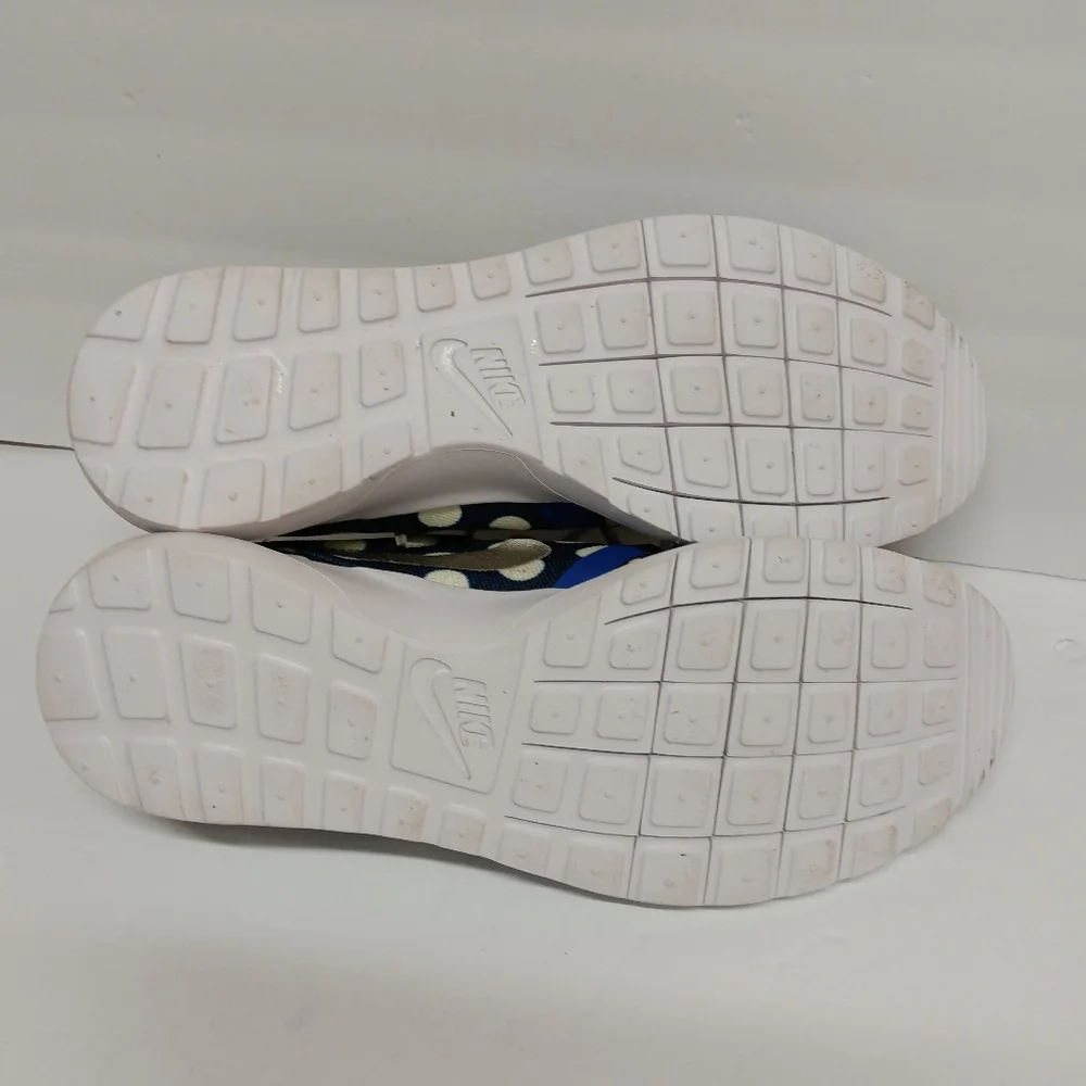 RARE NIKE RosheRun Men's 2014 World Cup Sneaker NYC Edition