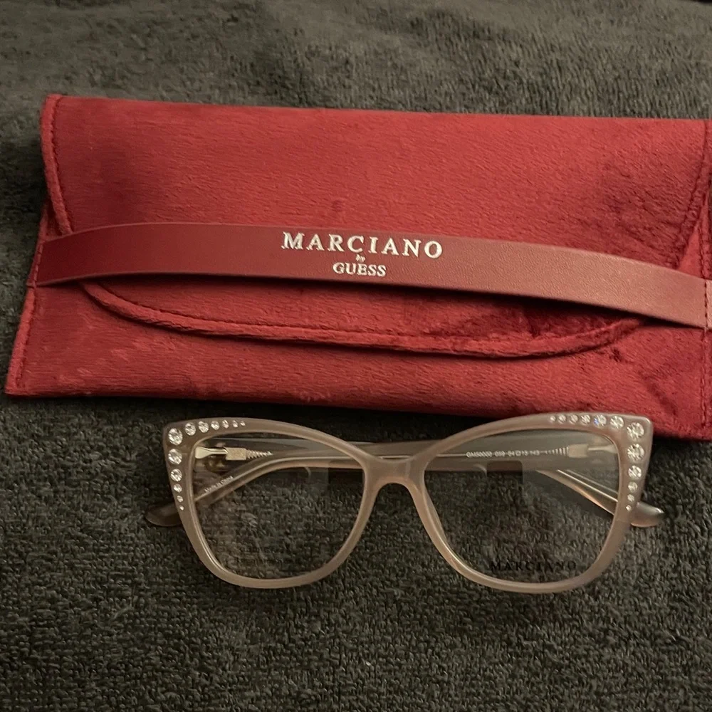 Guess by Marciano add touch