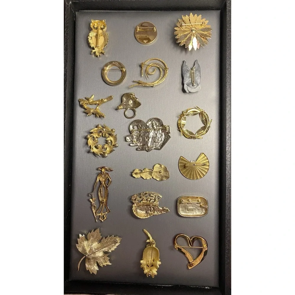 The Unbranded Brand all brooches