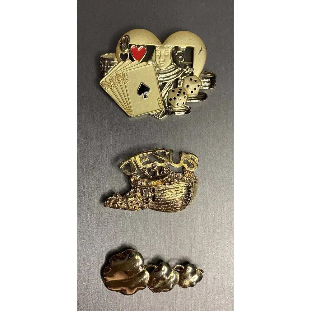 The Unbranded Brand all brooches