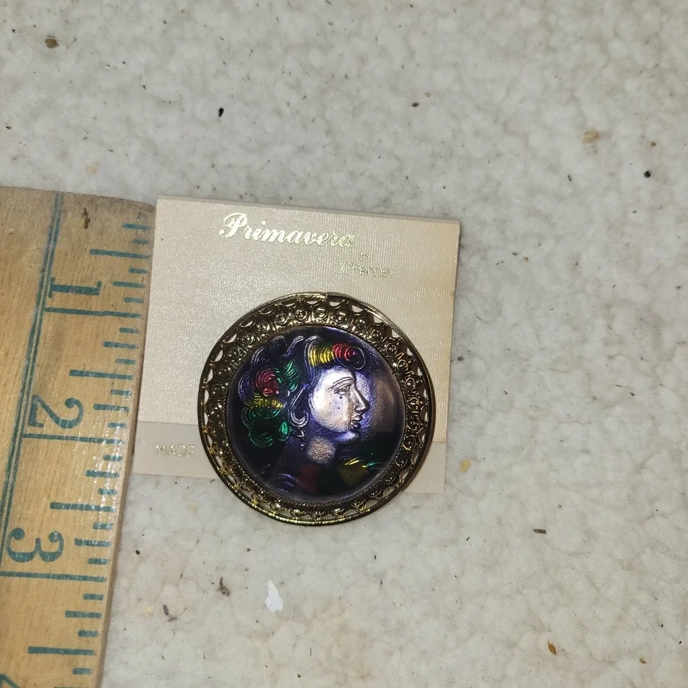 Vintage Primavera for JCPenney Cameo Brooch‎ Gold Tone Iridescent Roman Portrait