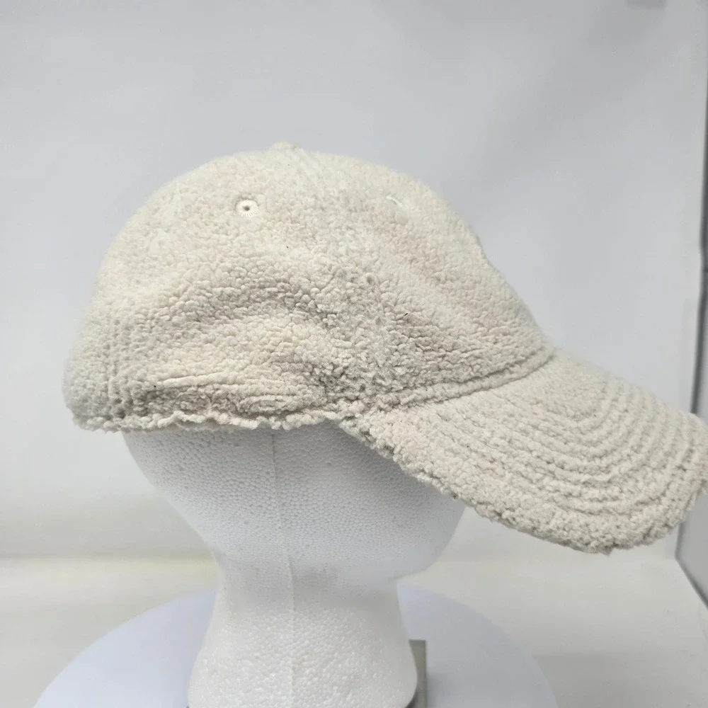 New Era Buffalo Sabres 9TWENTY Women Cream Sherpa Fleece‎ Adjustable Hat Cap