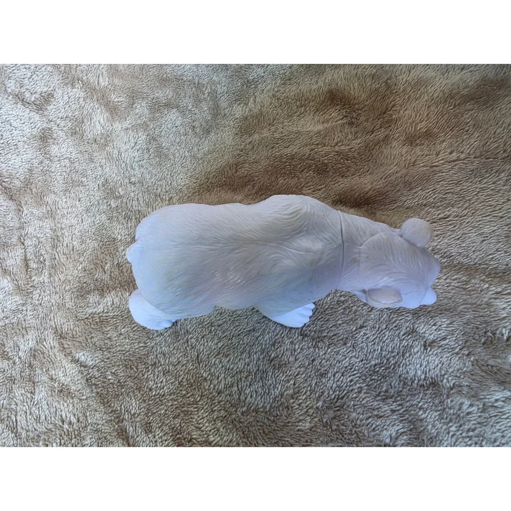 Unbranded polar bear