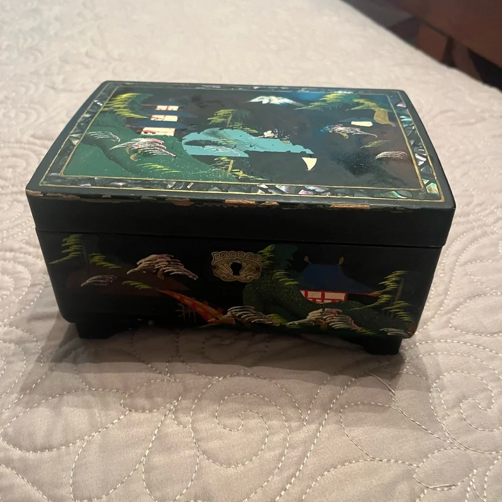 Vintage black lacquer musical jewelry box from Japan