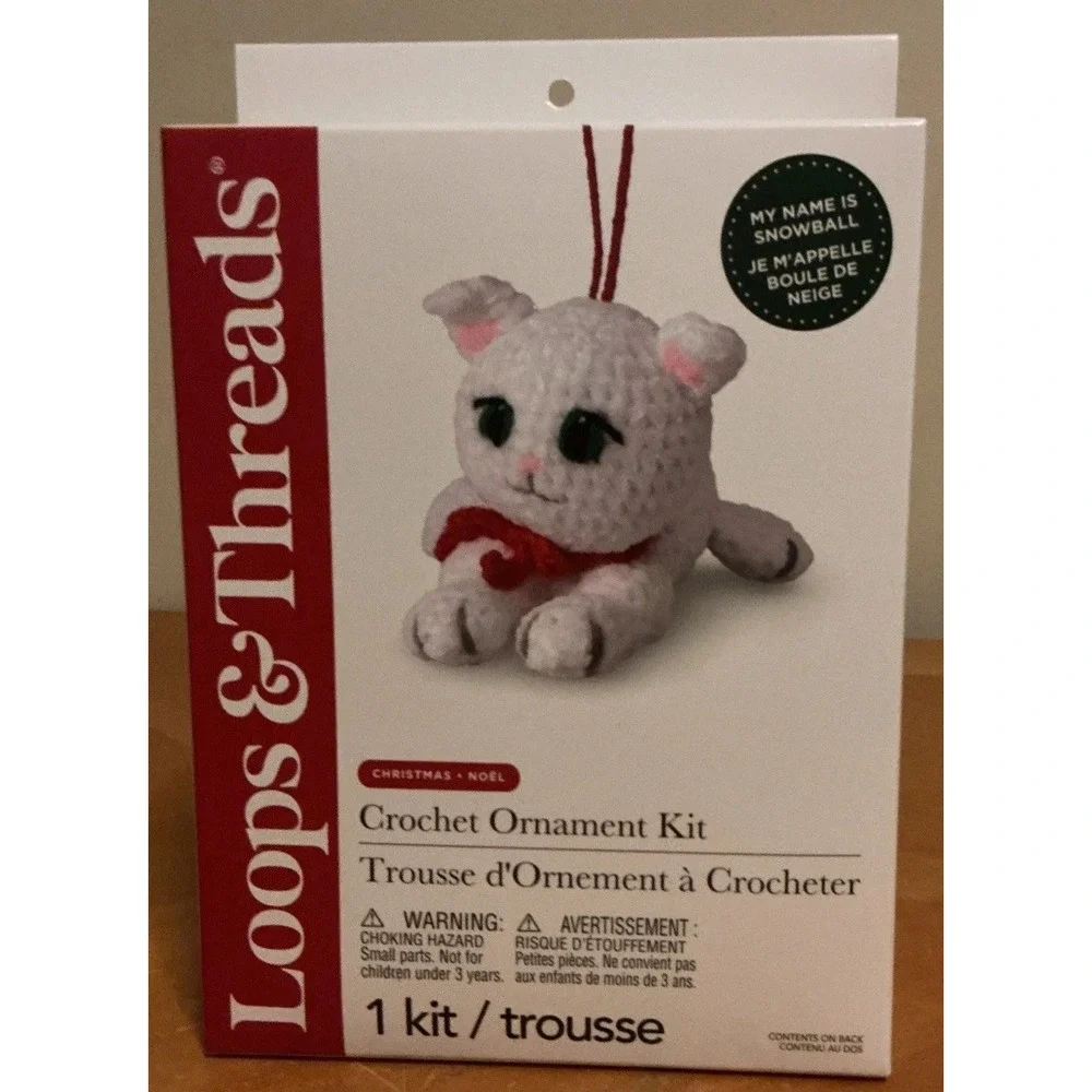 Loops & Threads Christmas Crochet Kit, Snowball The Kitty,‎ NIB
