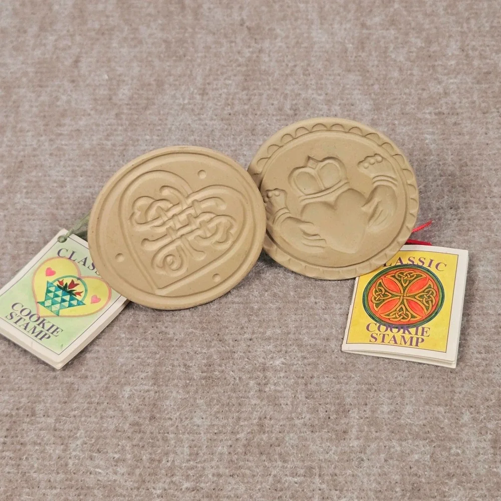 Brown Bag Designs Lucy Natkiel Celtic Knot Claddagh Cookie Stamp Set 2011 USA