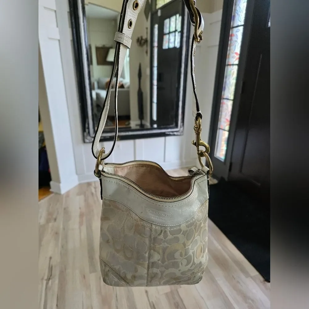 Coach nuetral cream