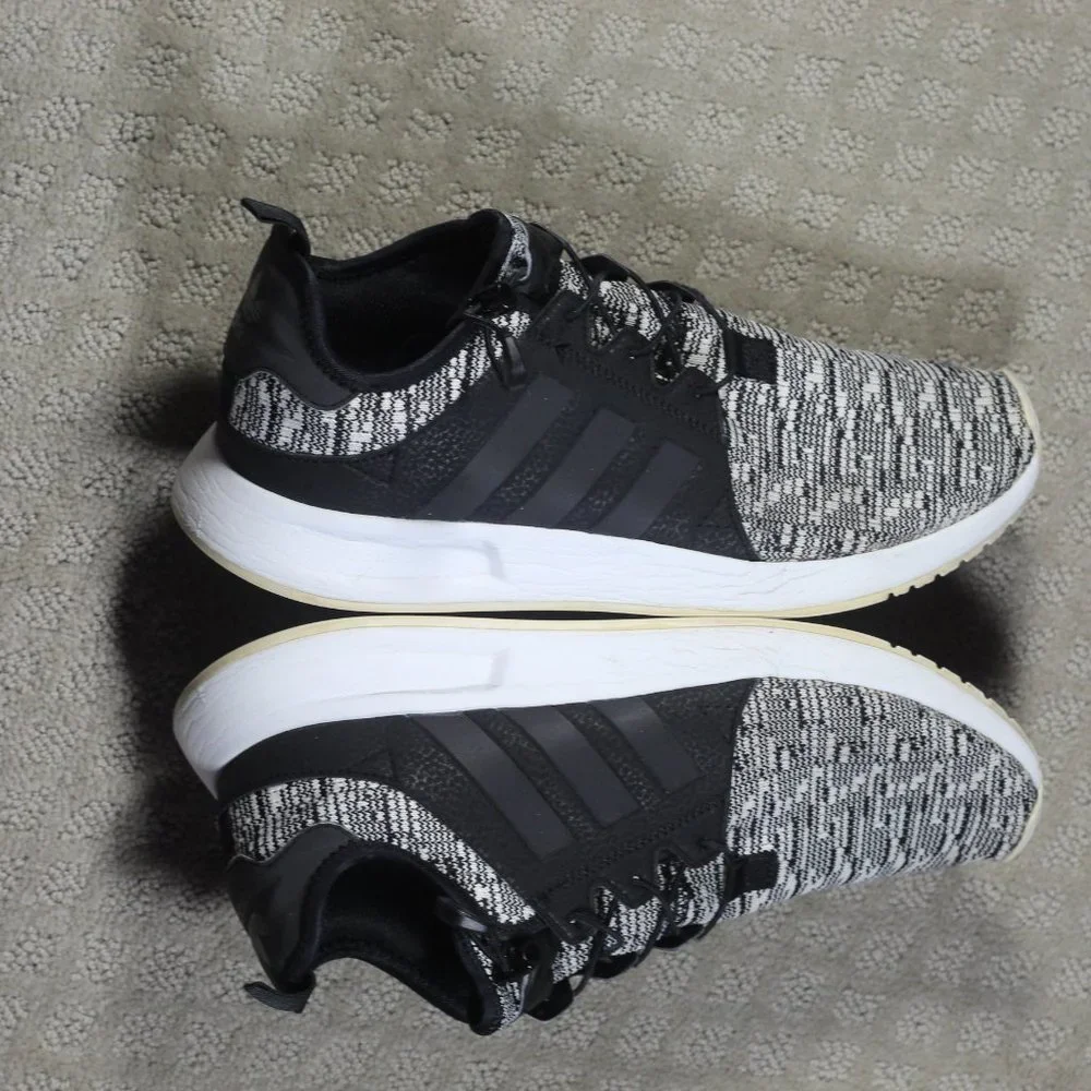 Adidas Size 9 Black and White Lace Up Athletic Sneakers