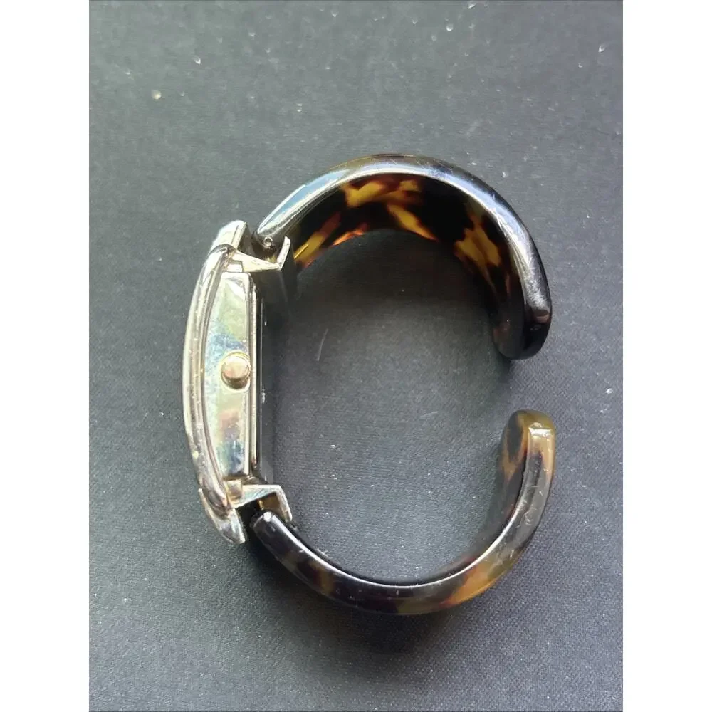 Unbranded silver tone