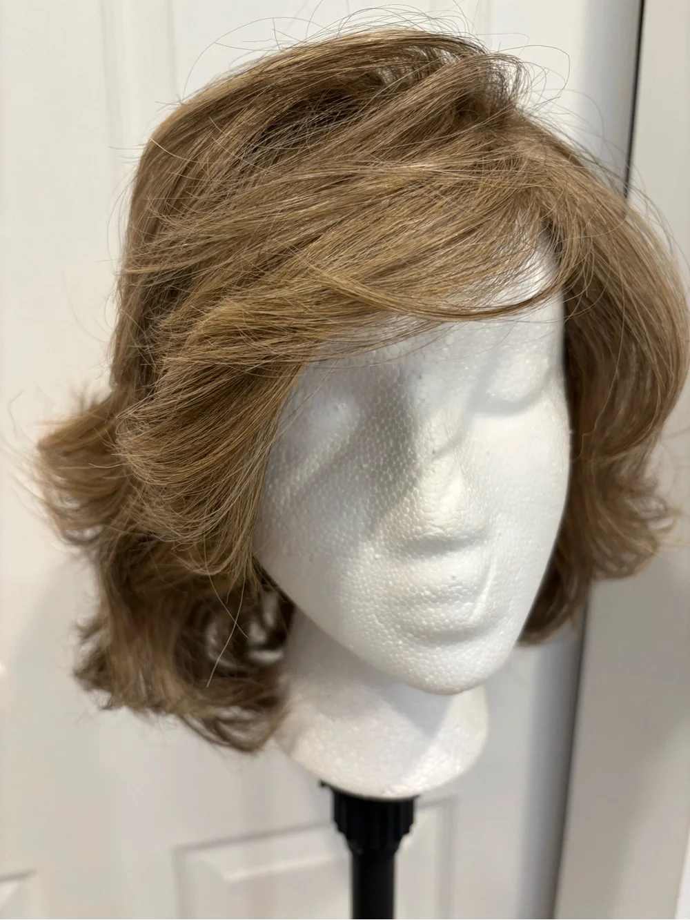 PAULA YOUNG Brown Brunette Medium Length Synthetic Wig! Highlights Medium Blonde