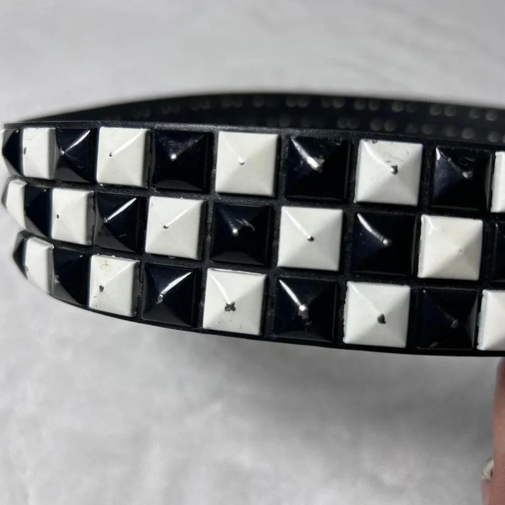 N/A black white