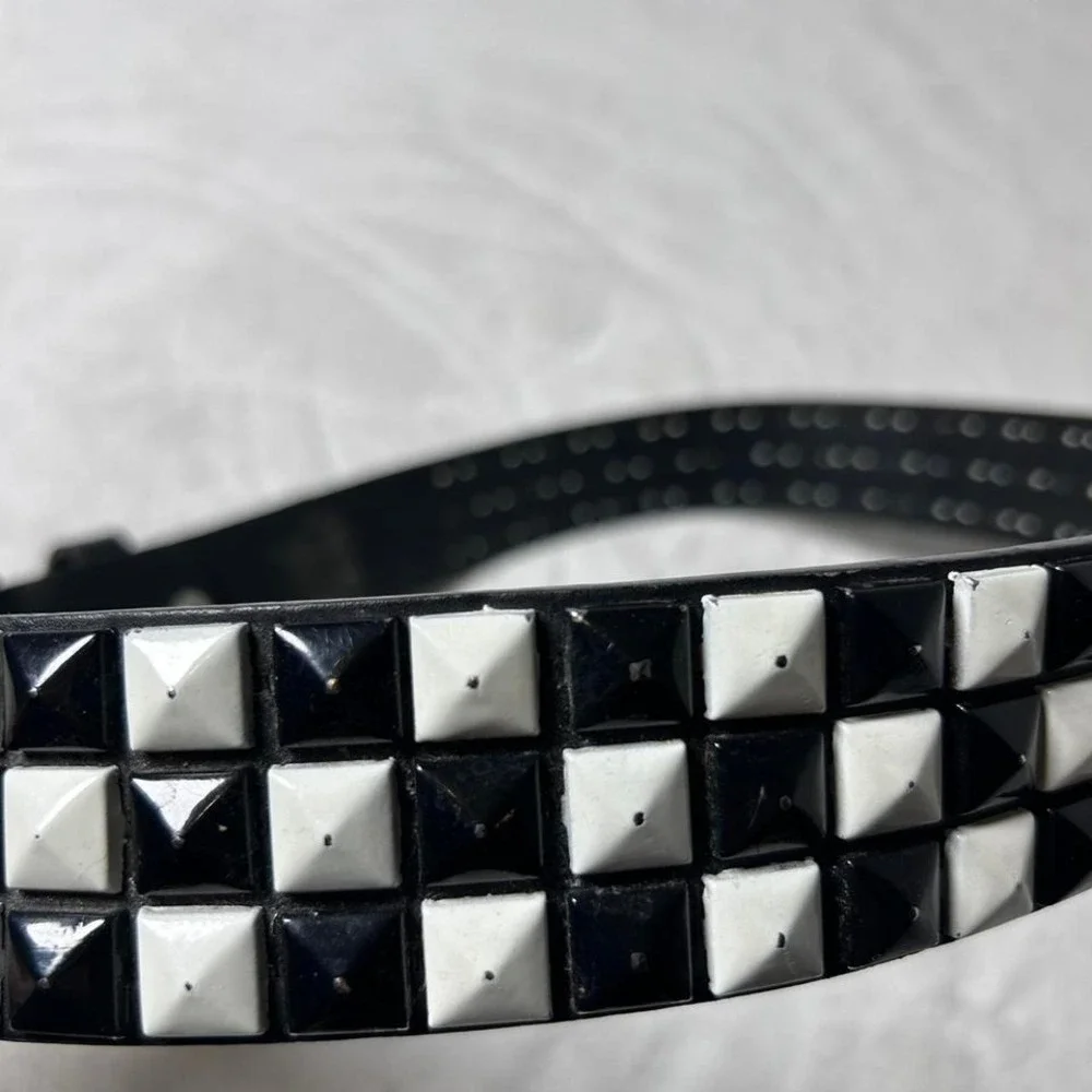 N/A black white