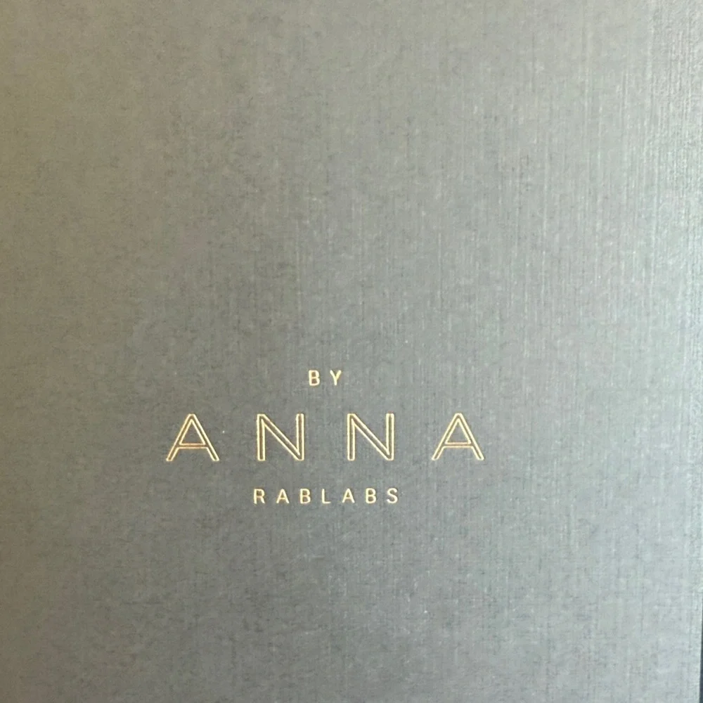 Anna polished blue