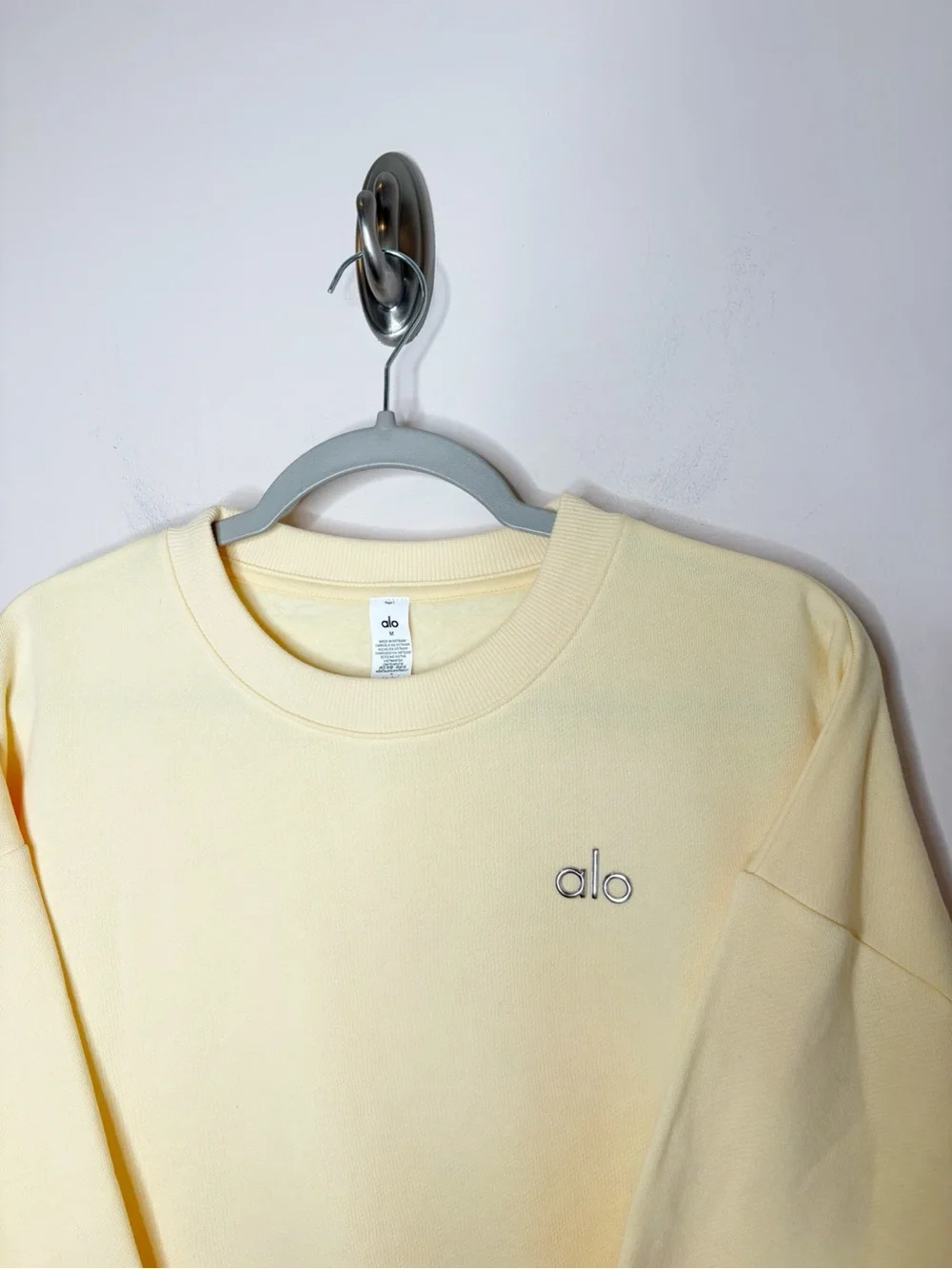 Alo Accolade Crew Neck Pullover Sweatshirt Yellow Medium