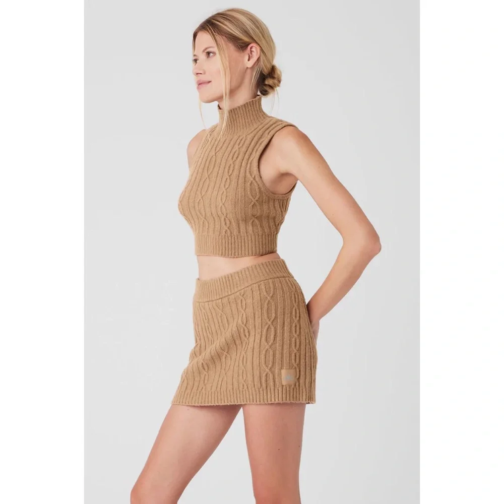 Alo Yoga Cable Knit Winter Bliss Mock Neck Tank Toasted Almond M