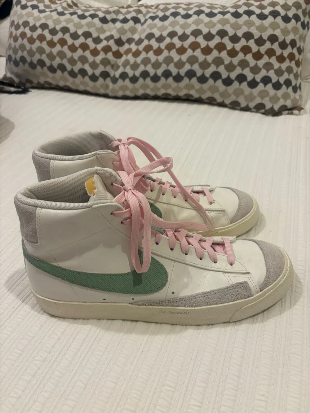 Nike sleek high