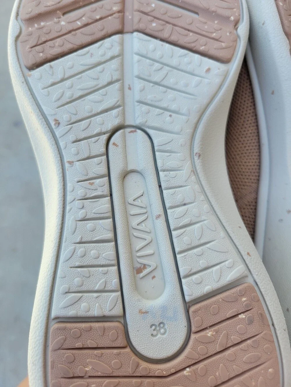 Vivaia brand size