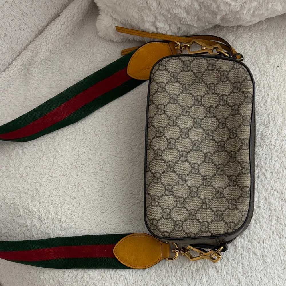 Gucci red removable leather