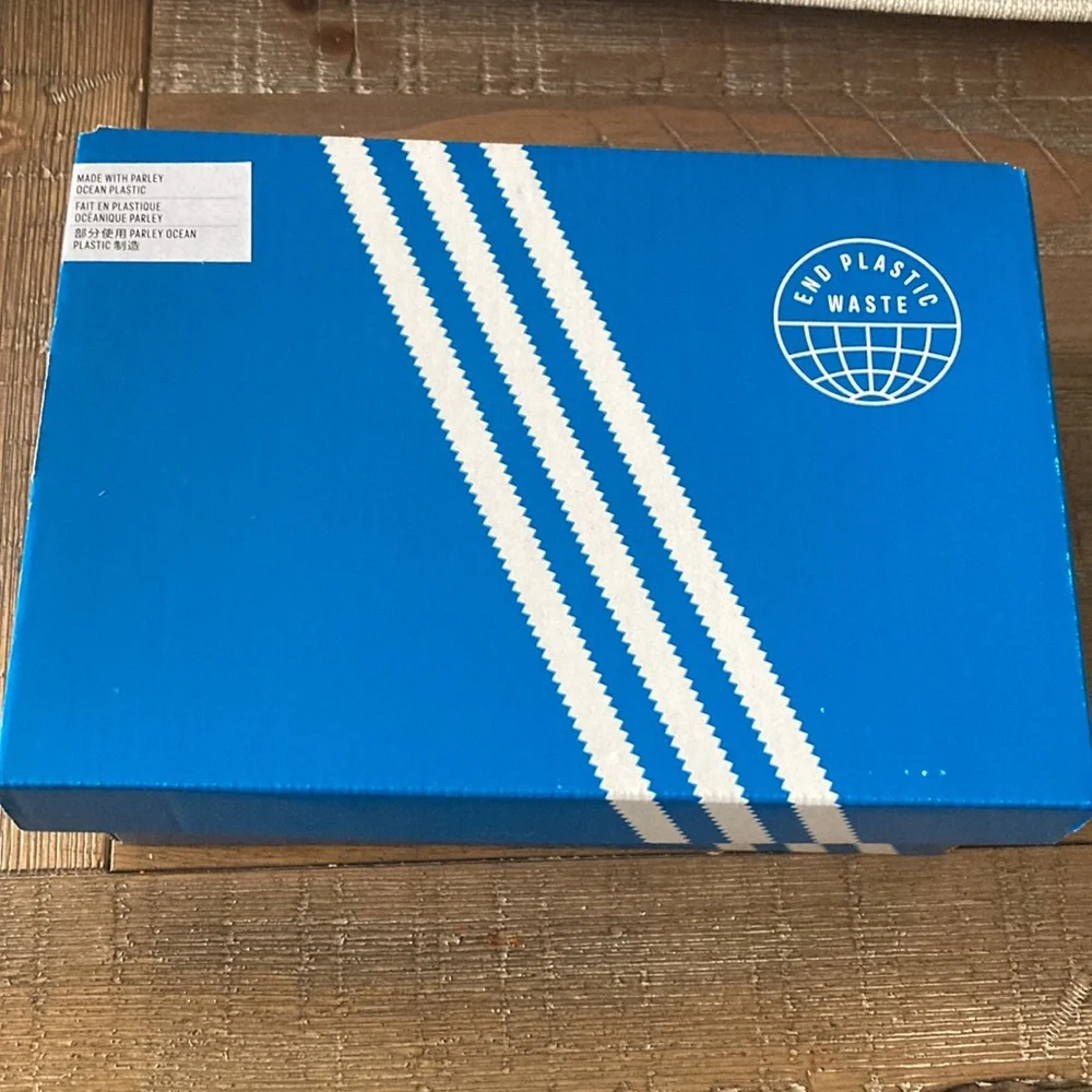 adidas stripes provides upper