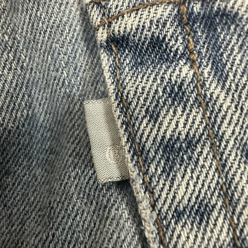 Levis signs that contain