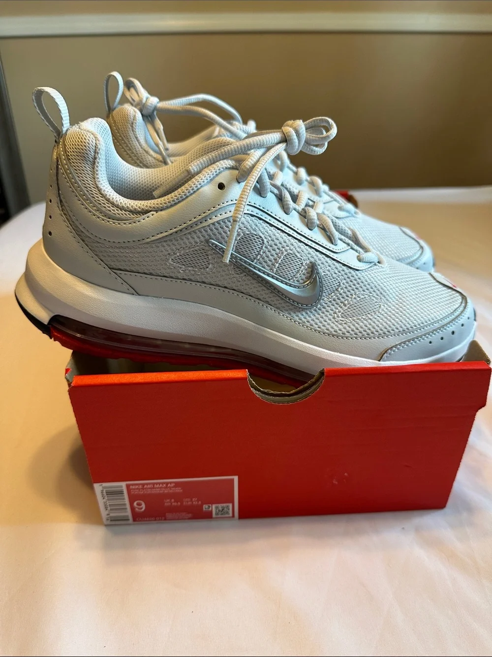 Nike Air Max AP  Men’s White and Silver Sneakers Box Without Lid Platinum Lid.