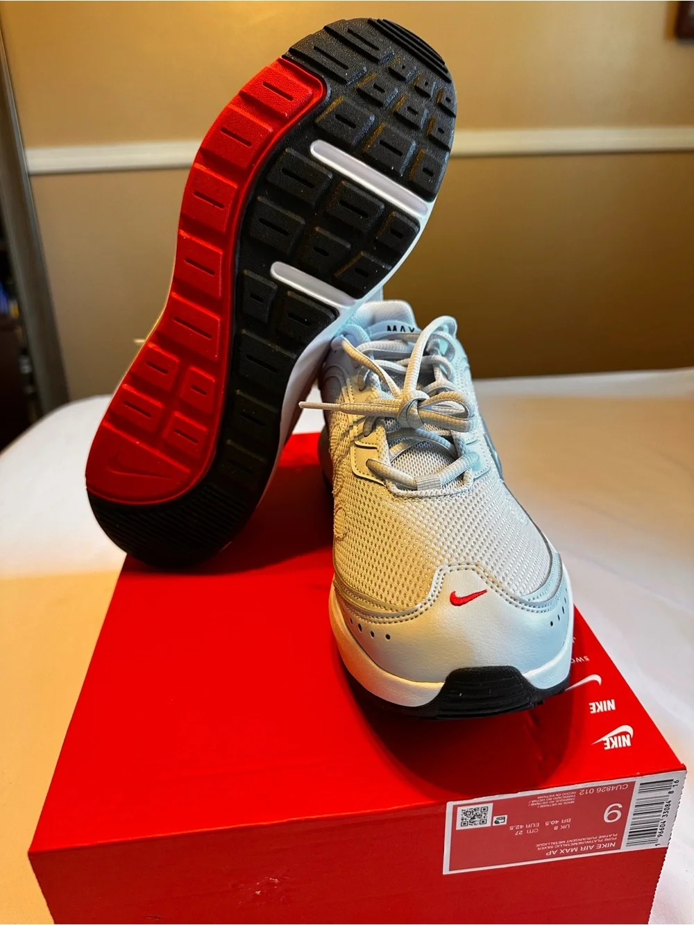 Nike light white