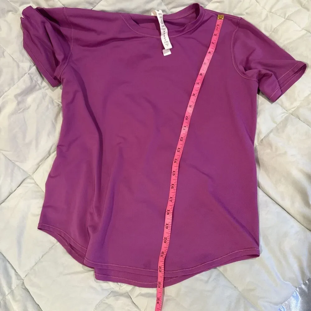 Lululemon Sun Shelter Short Sleeve Rash Guard in Marvel, Size 6- Small/Medium
