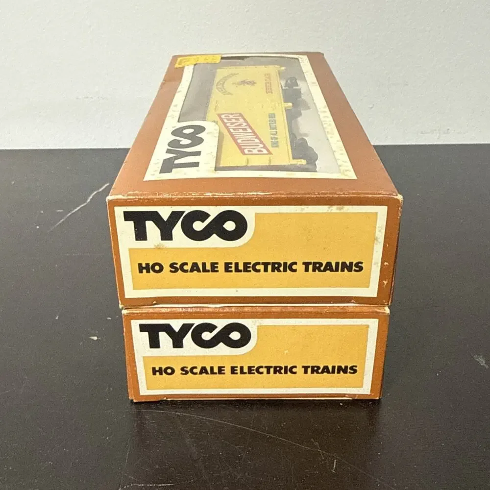 Vintage Lot Of Two TYCO HO Scale Train Cars Budweiser And Miller High Life Beer