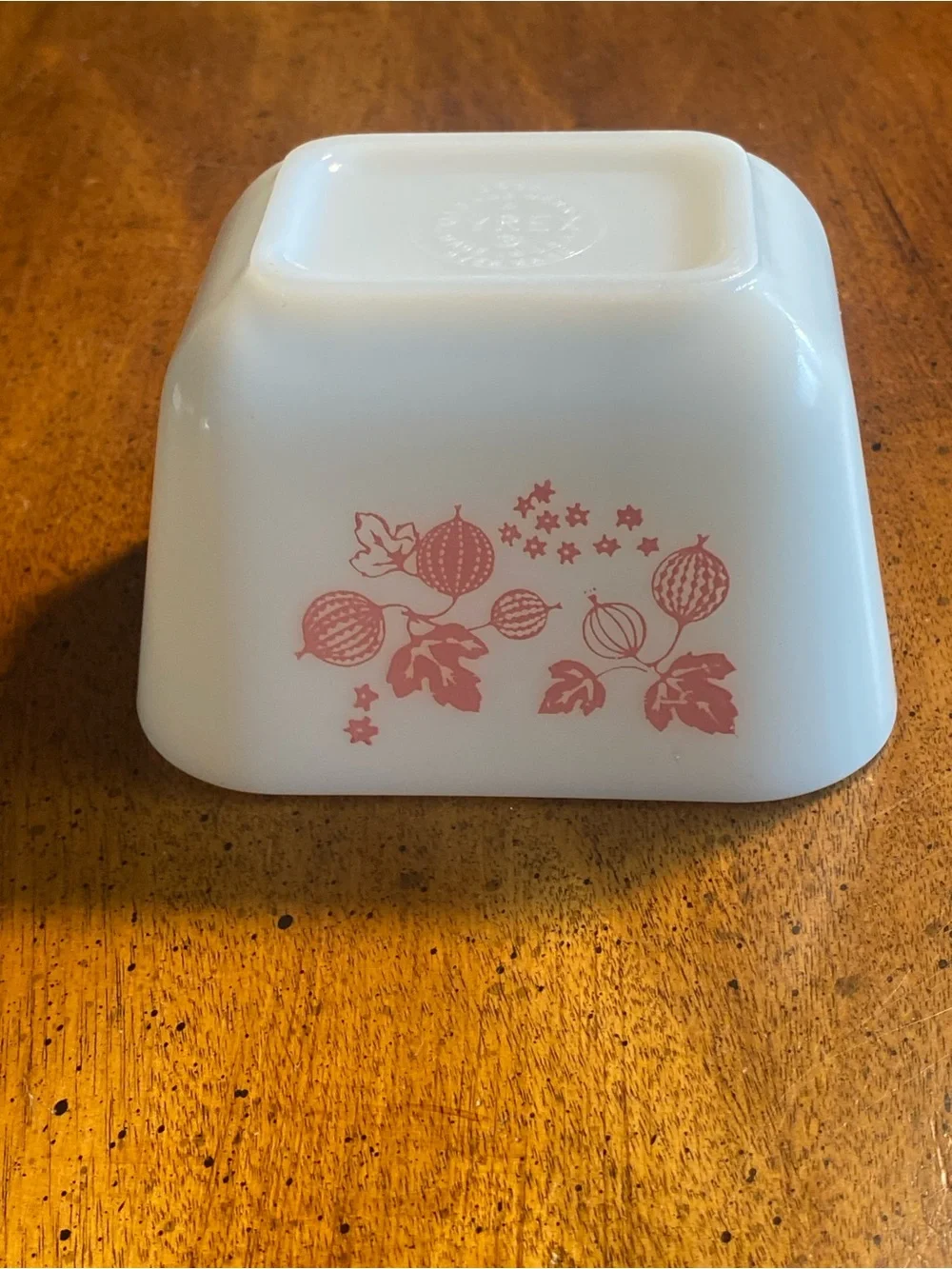 Pyrex vintage pink
