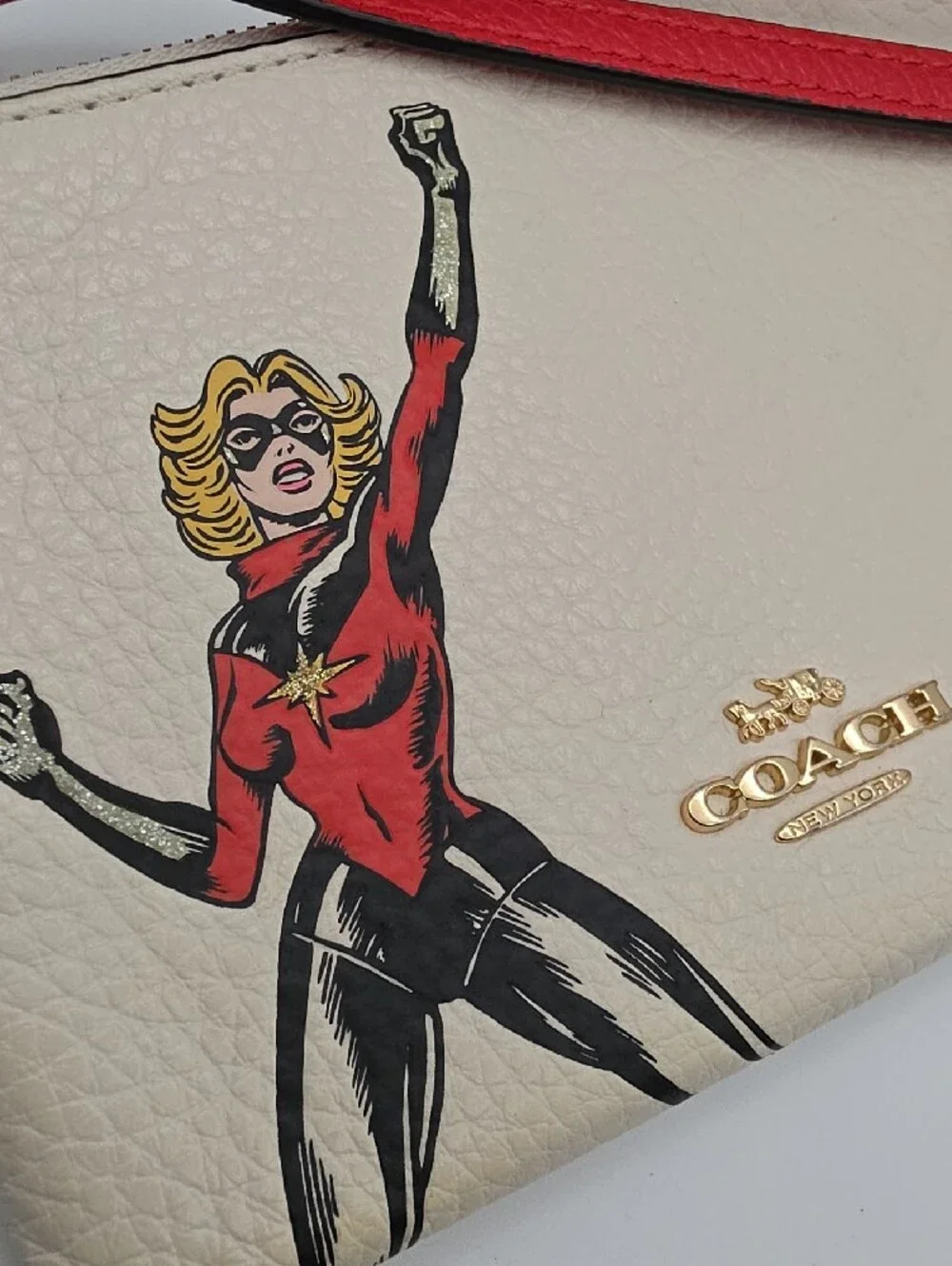 Coach Marvel Captain Limited Edition Marvel Superhero Small Wristlet (NWOT)❤️🤍
