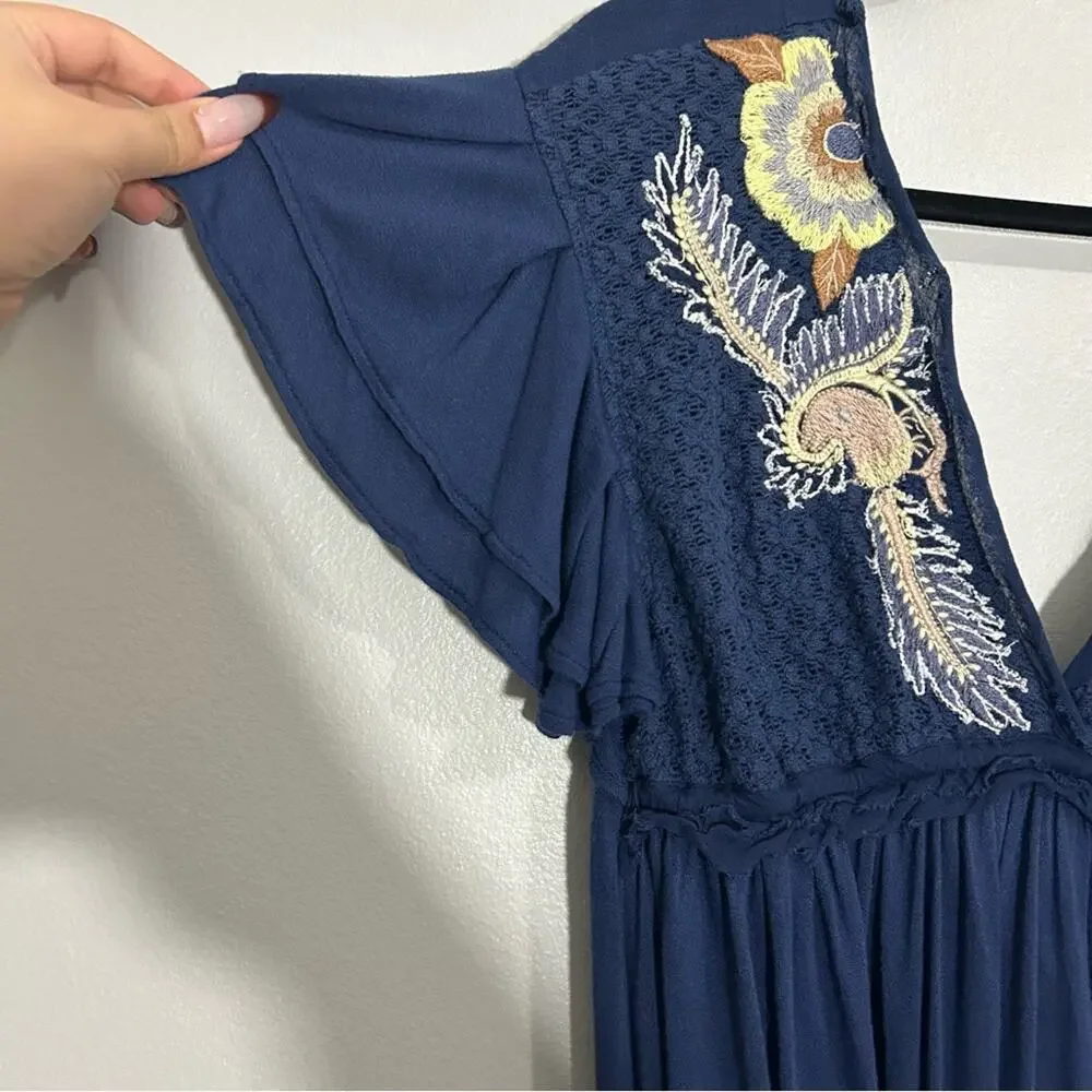 Free People stunning neck