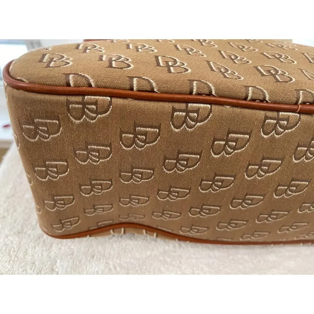 Dooney and bourke DB shadow clasp sac with wristlet 2pc set (PU300