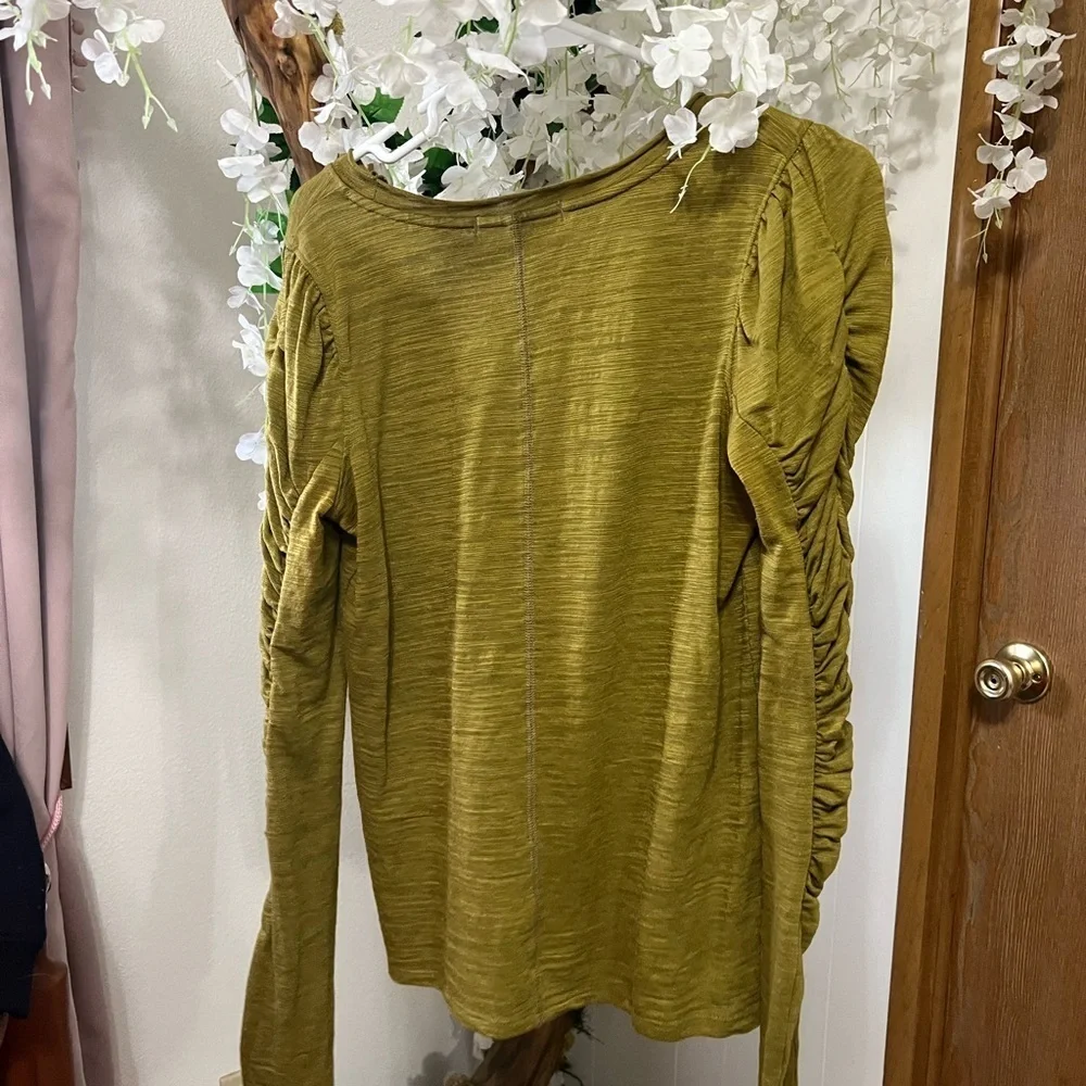 Free People Green Ruched Long Sleeve 🫒