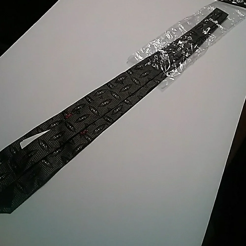 NWT Men's JoS A. Bank Tie