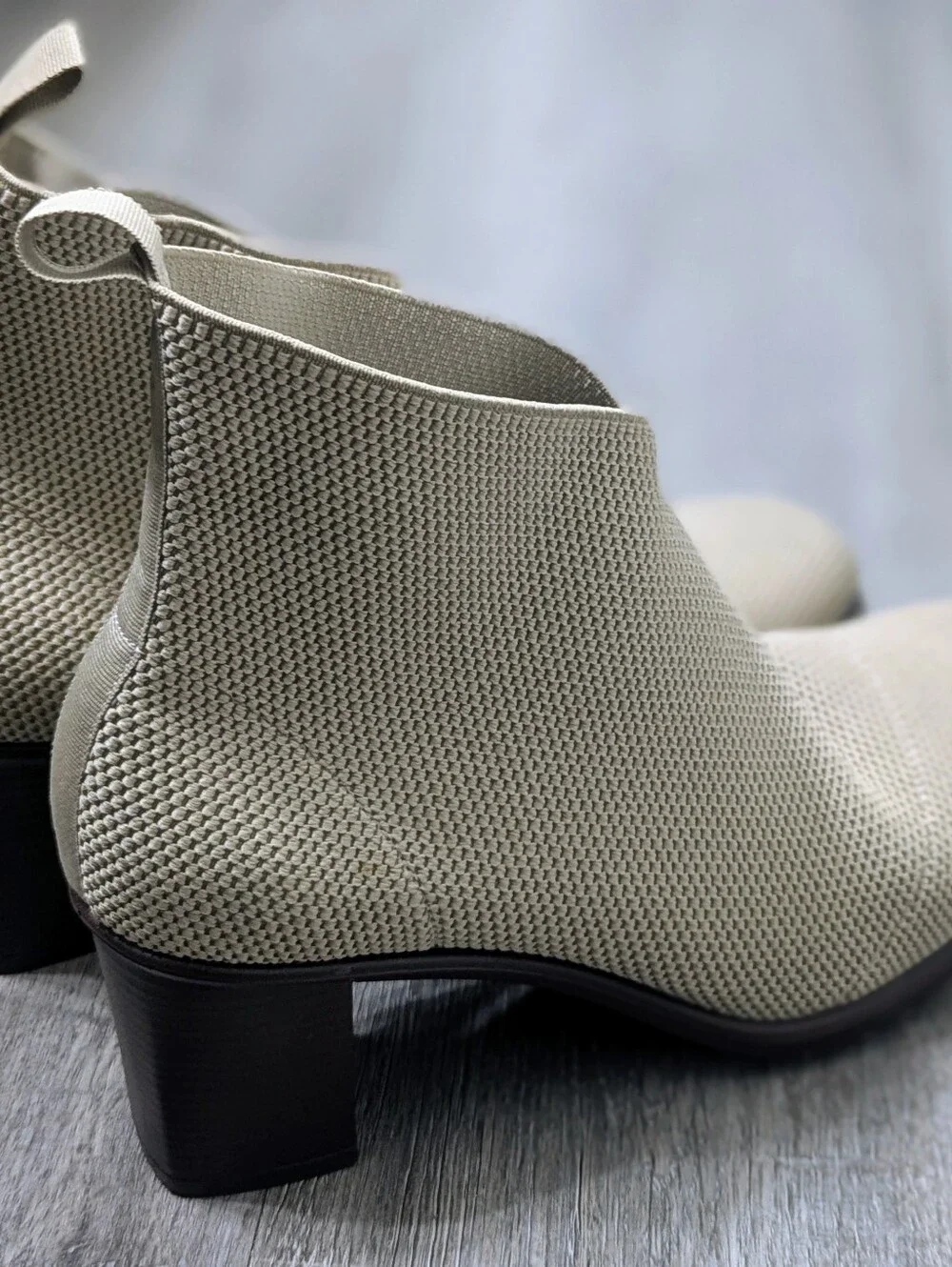 CHARLESTON SHOE CO. stylish cream