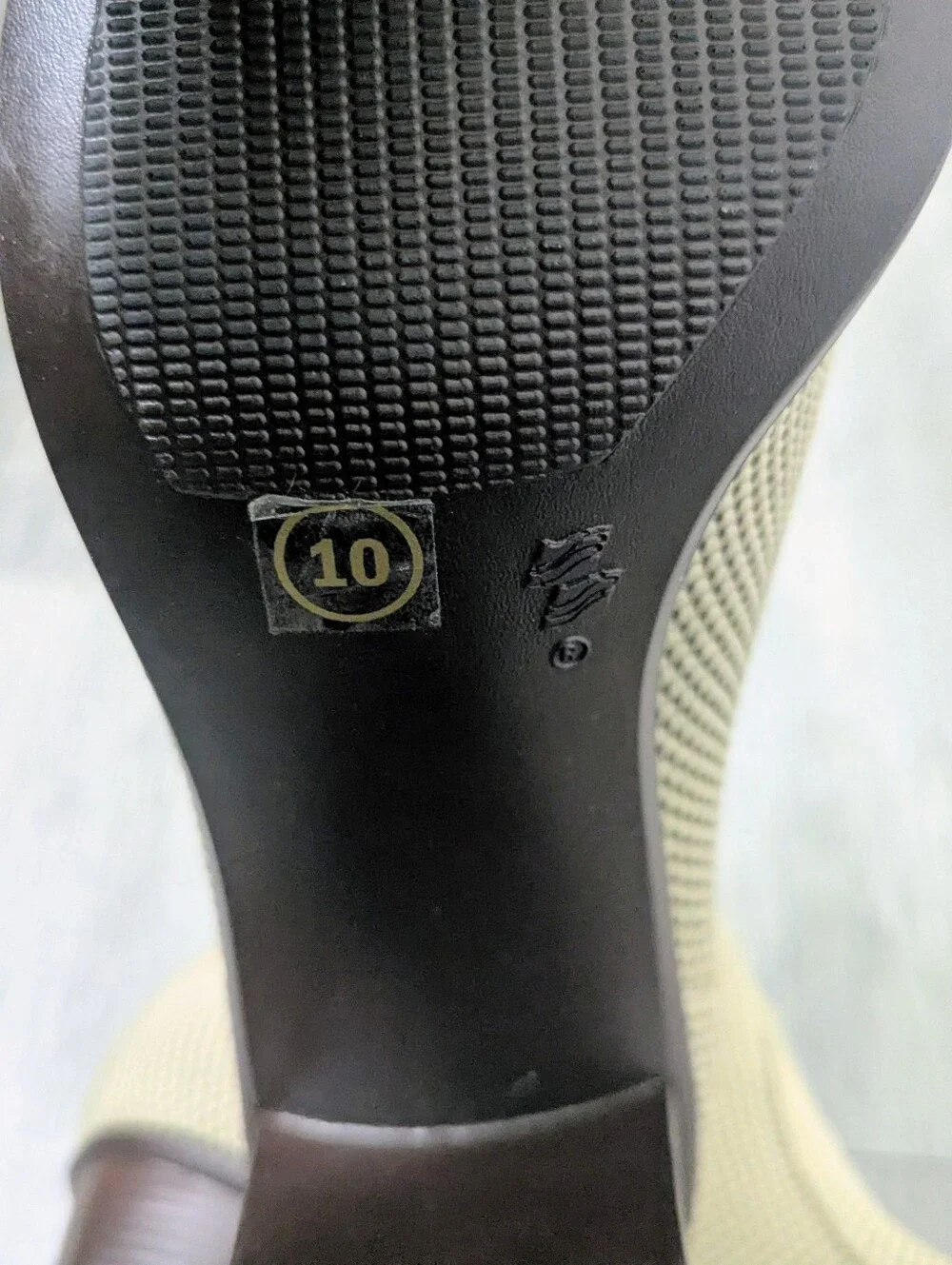 CHARLESTON SHOE CO. stylish cream