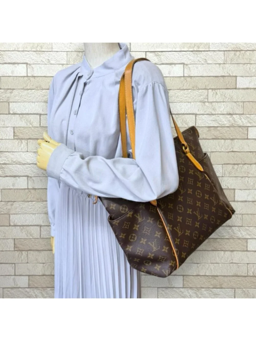 Louis Vuitton Totally MM Monogram Shoulder Bag Canvas Brown