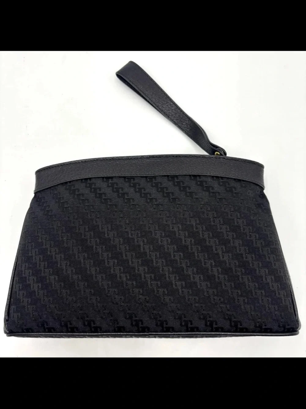 Gucci wristlet pouch
