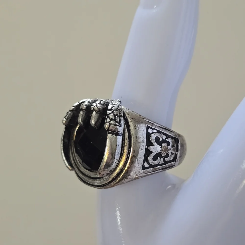 Vintage modern bold tone