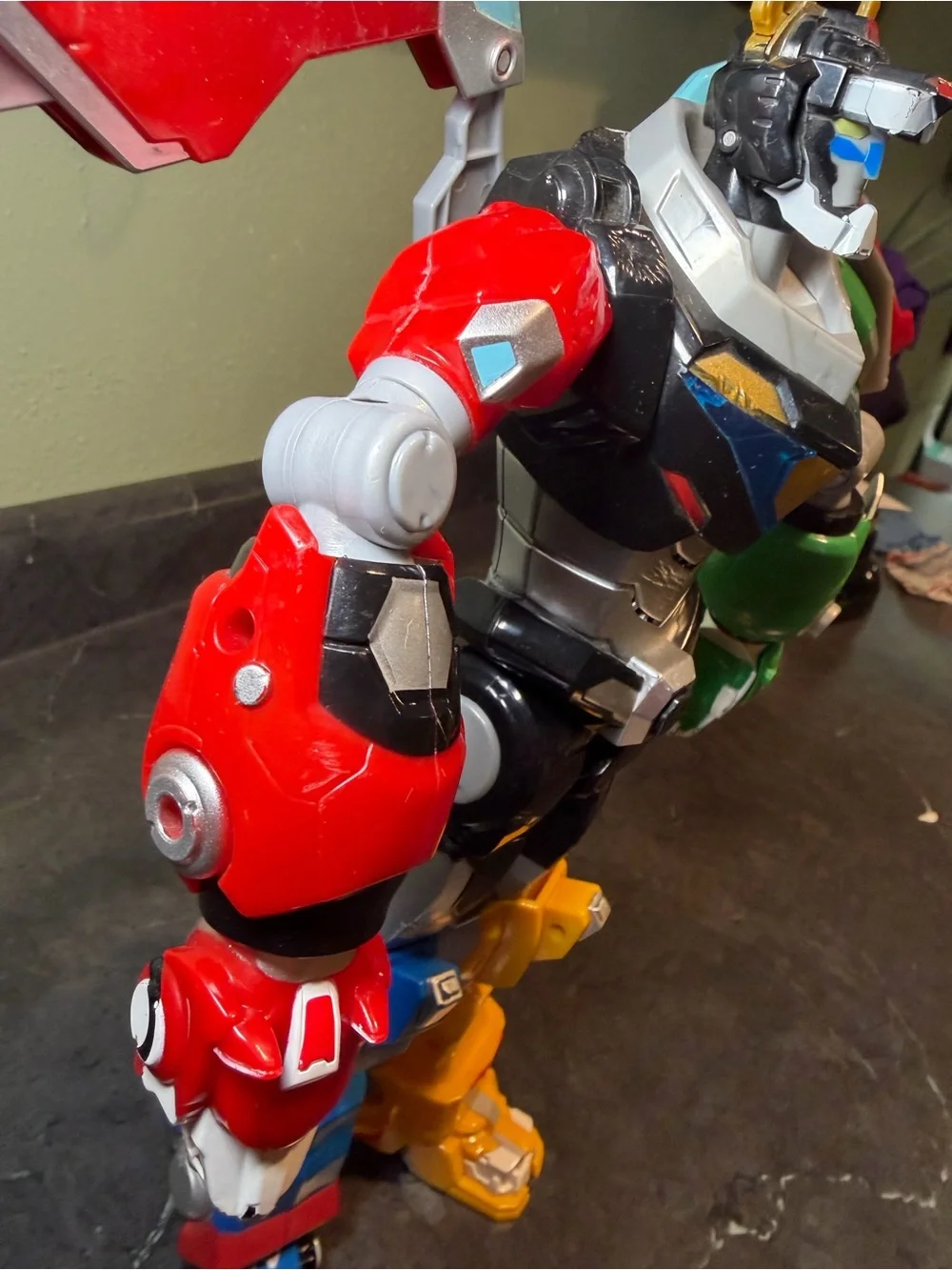 Voltron: Legendary Defender Ultimate 14” Electronic Figure Light Up Works 2017