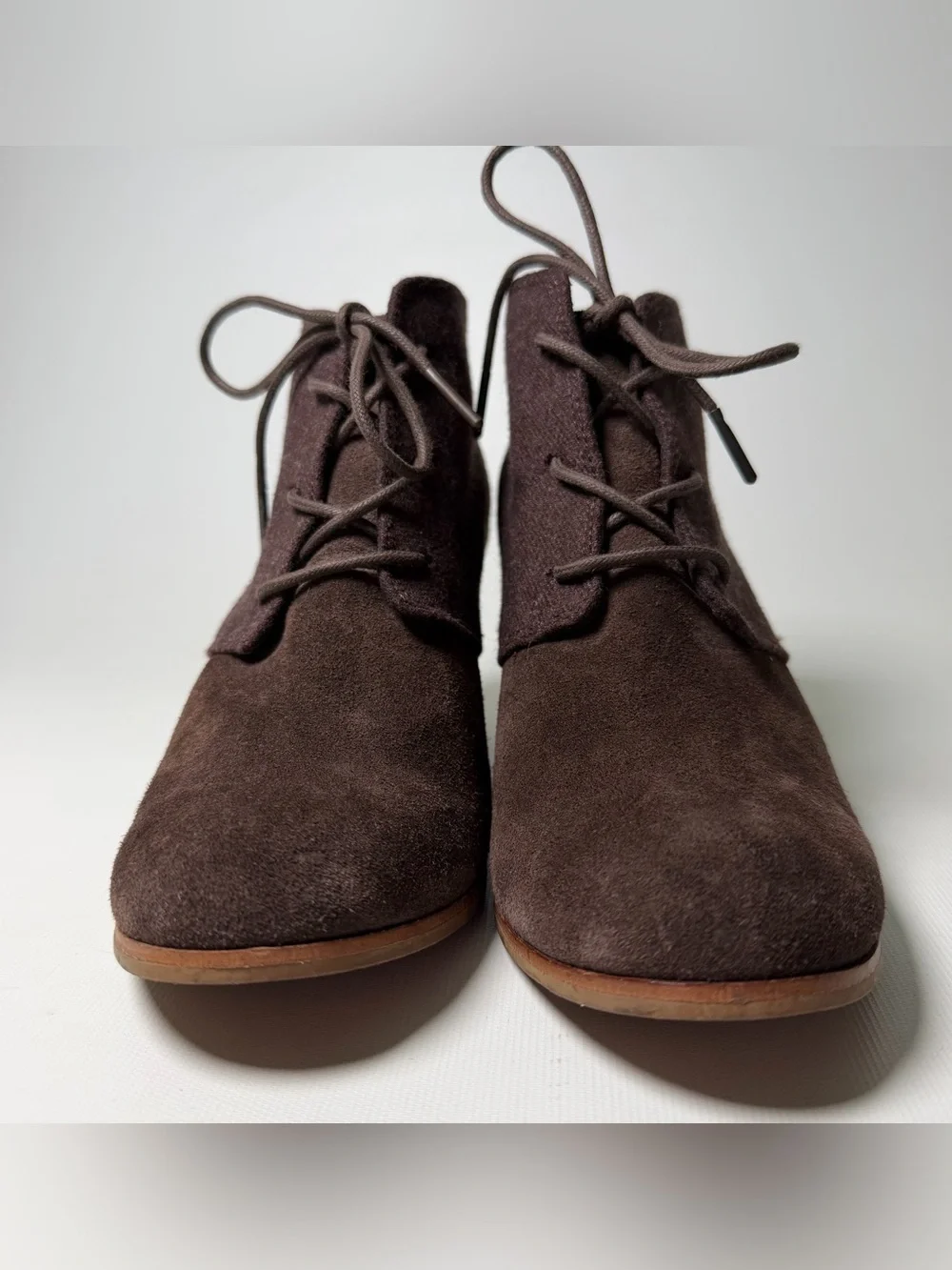 Toms lunata lace