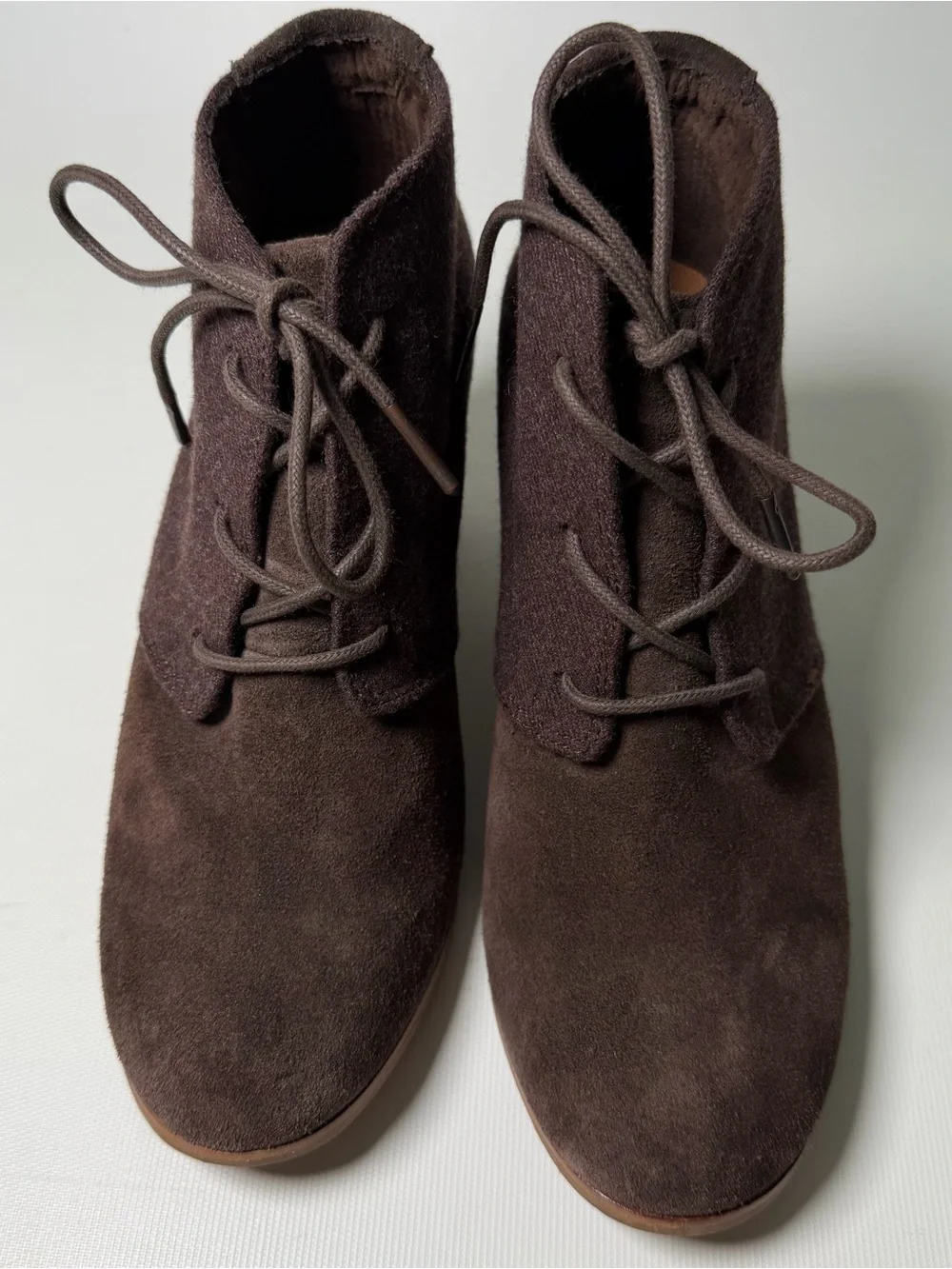 Toms lunata lace