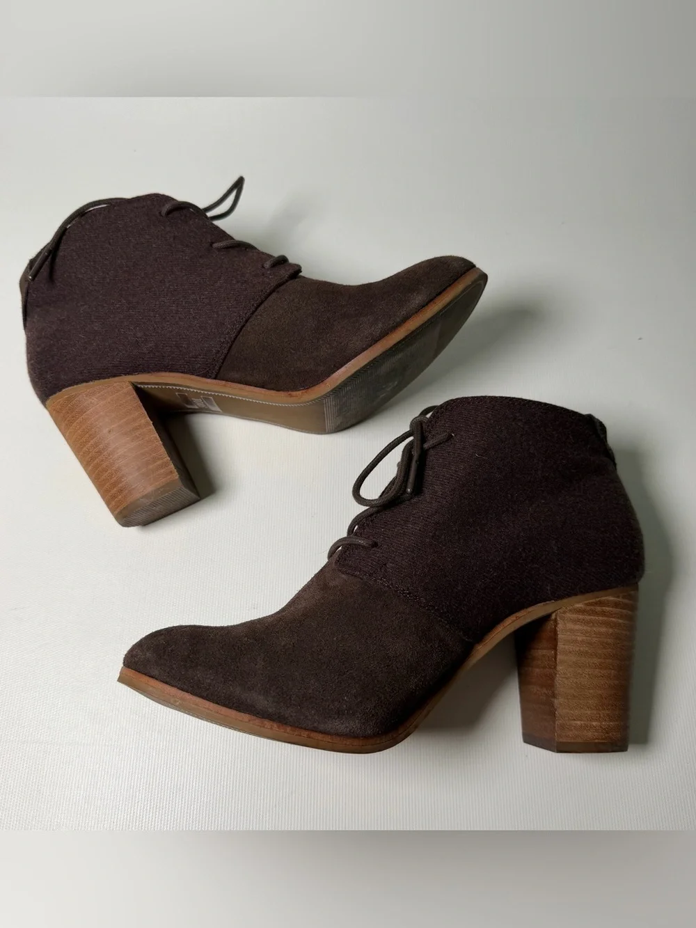 Toms lunata lace