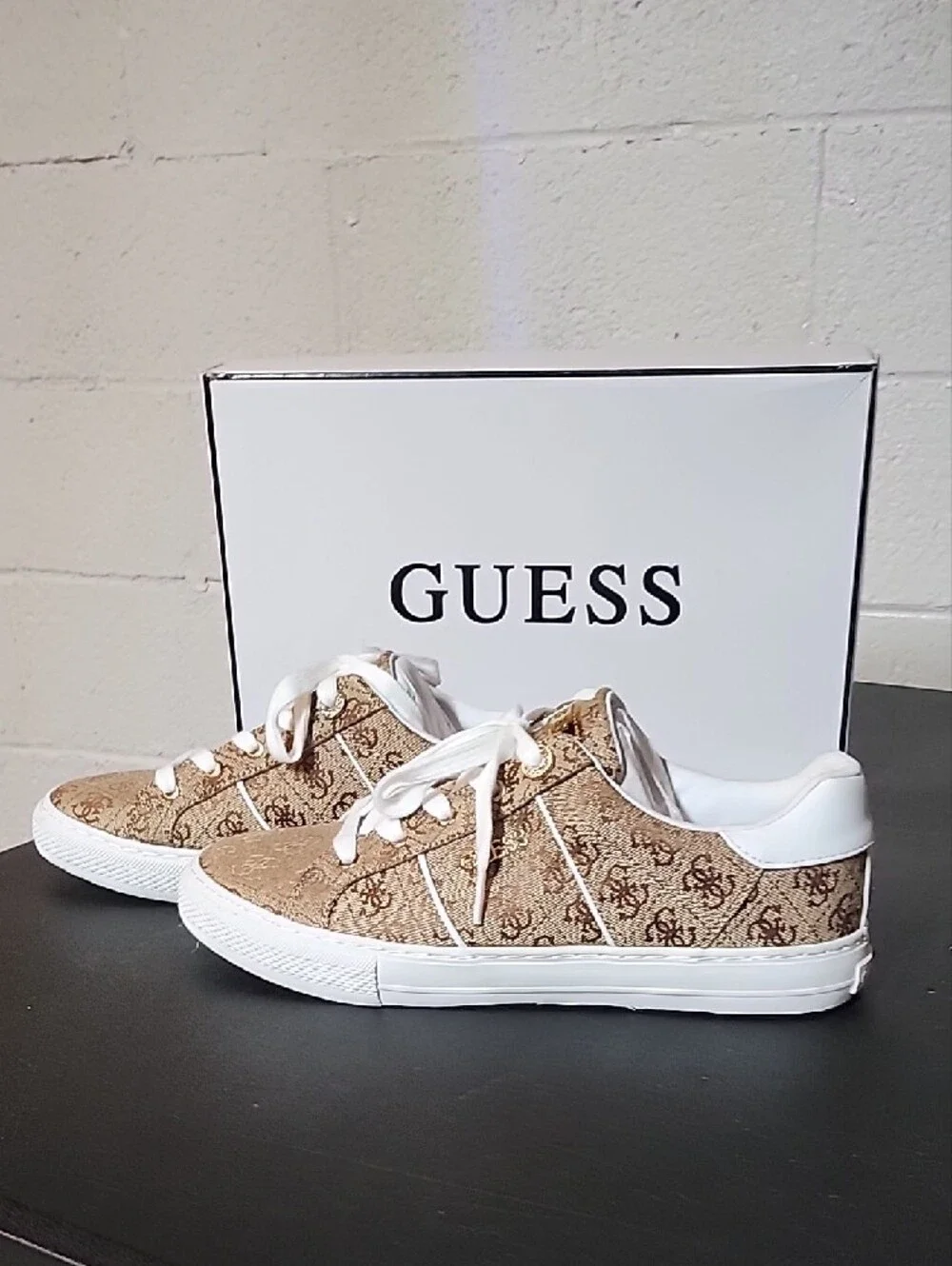 Guess low top