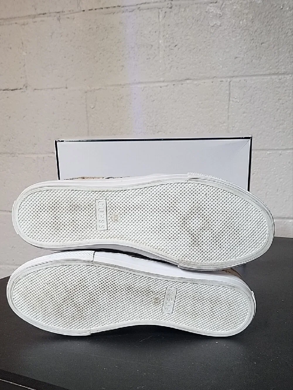 Guess low top
