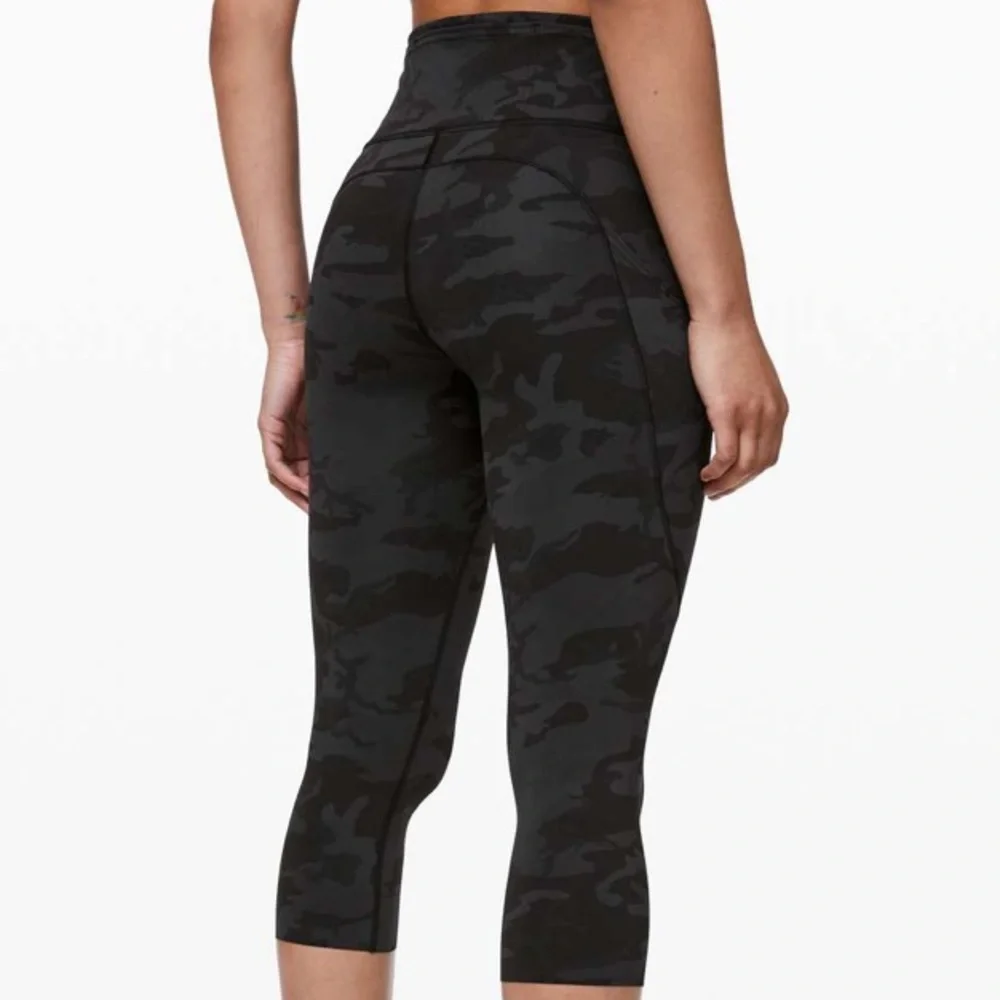 Lululemon Fast and Free Crop Leggings 19” Nulux Incognito Camo Multi Grey Size 6