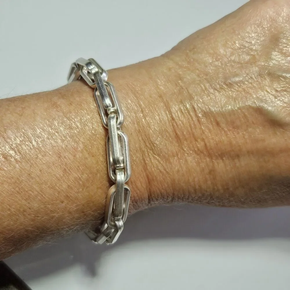 Unbranded silver tone