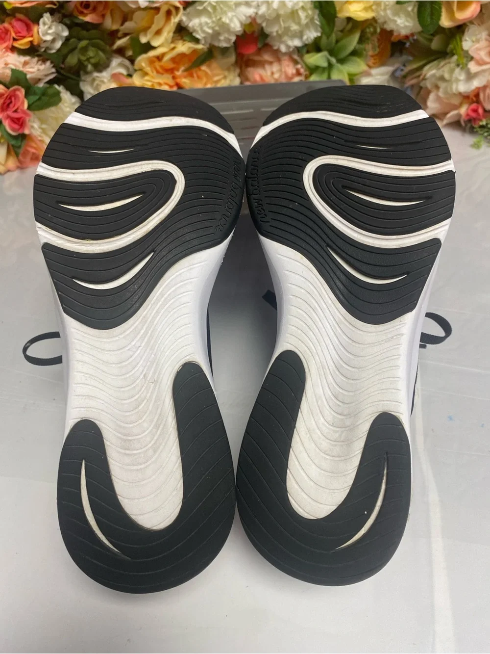 New Balance Nergize DynaSoft Slip-On Walking Shoes White Black Women’s 8.5B