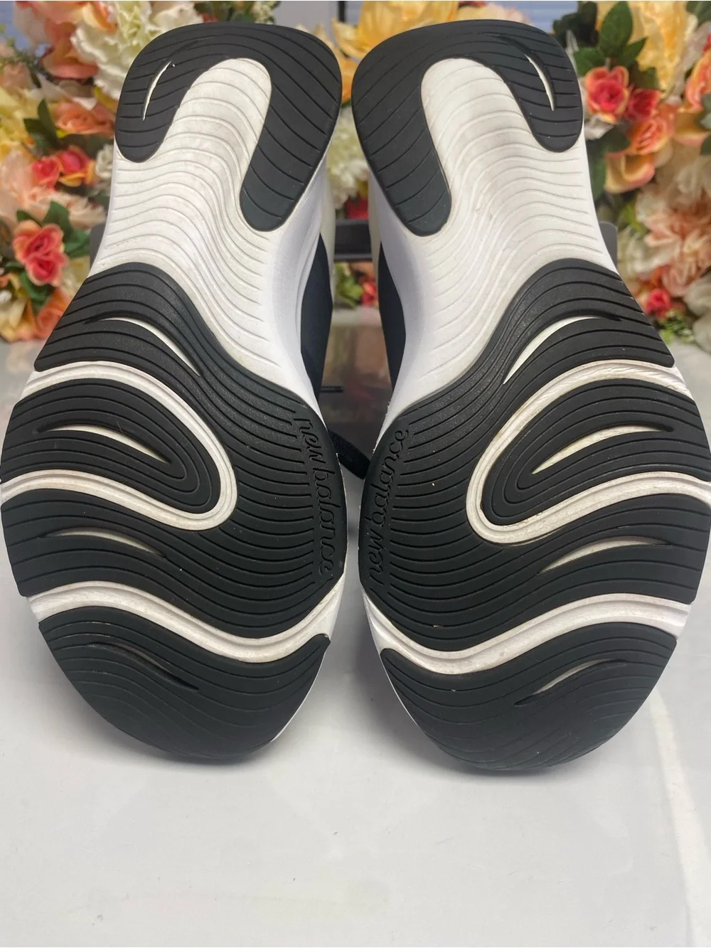 New Balance Nergize DynaSoft Slip-On Walking Shoes White Black Women’s 8.5B