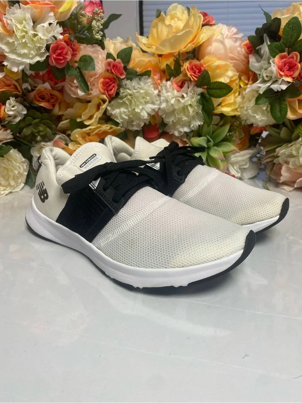 New Balance Nergize DynaSoft Slip-On Walking Shoes White Black Women’s 8.5B